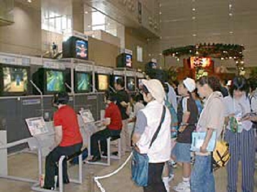 From retokyo.com. Red shirts galore for all the players at the booth right now.